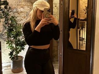 AtheneaRossi - Live porn &amp; sex cam - 27864437