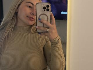 AtheneaRossi - Live porn &amp; sex cam - 27864467