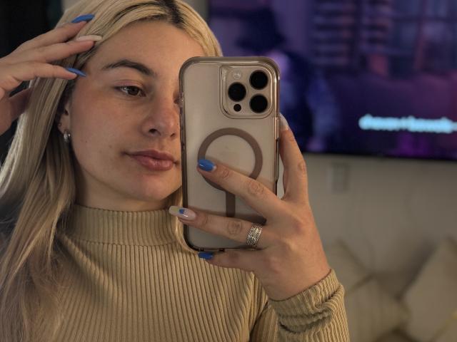 AtheneaRossi - Live porn &amp; sex cam - 27864473