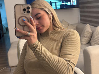 AtheneaRossi - Live porn &amp; sex cam - 27864476