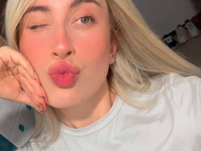 SammyViolet - Élő pornó és szexkamera - 27887135