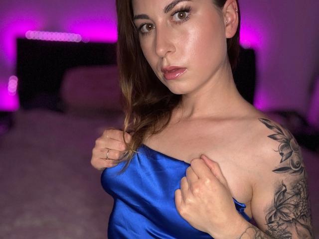 Mrsqueeniii-hot - Live porn &amp; sex cam - 27907070