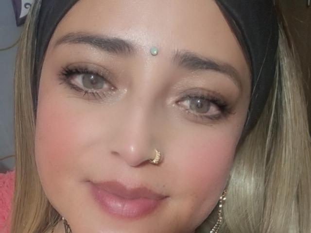 AlessadraJones - Live Sex Cam - 27911465