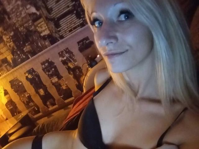 Kitty-Deluxe-hot - Live sex cam - 27913214