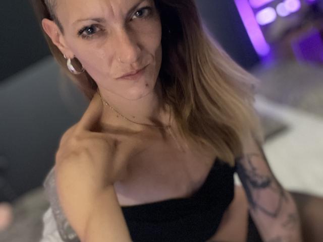 DaneeSoHot - сексуальная веб-камера в реальном времени - 27932027