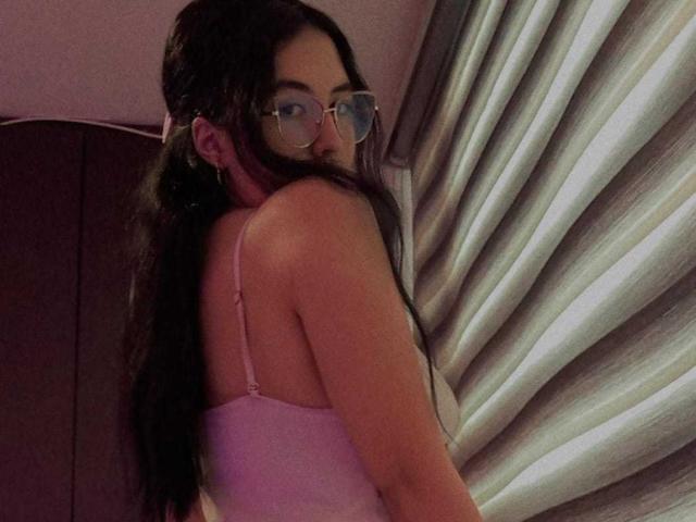 MiaDiiaz - Live sex cam - 27936842