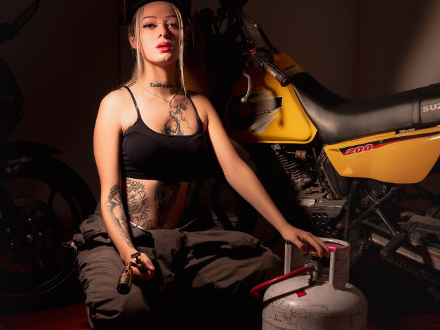 MiaValentine - Live porn &amp; sex cam - 27970685