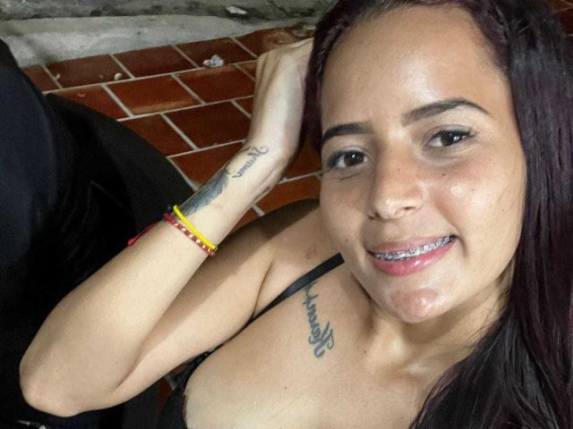 AdrianaMills - Live porn &amp; sex cam - 27973523