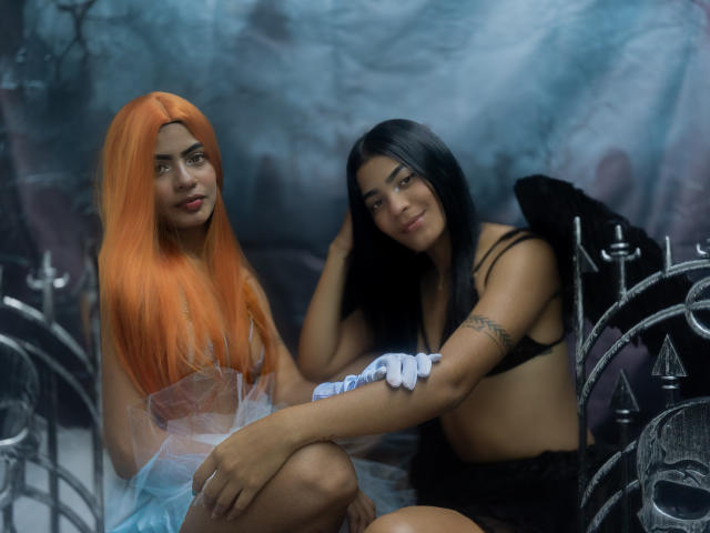 KarenAndLaura - Live sexe cam - 27984473