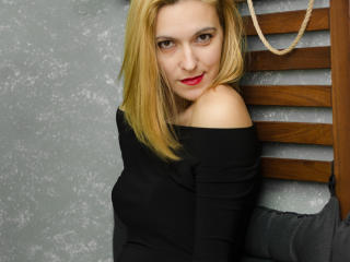 QueenOfFire - online chat exciting with a European Sexy babes 