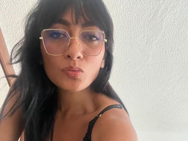 AmelineRousseau - Live sex cam - 27996350