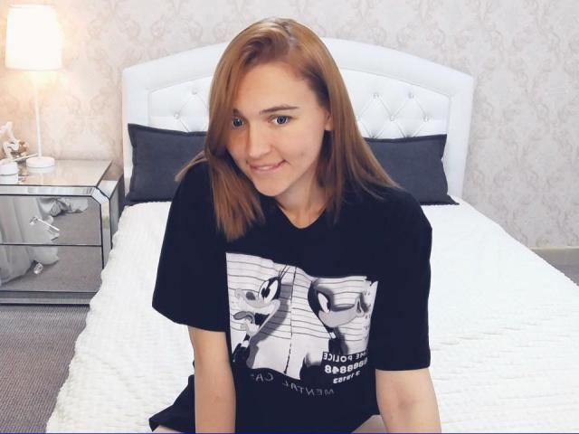 AliceAndCristal - Live Sex Cam - 27997211