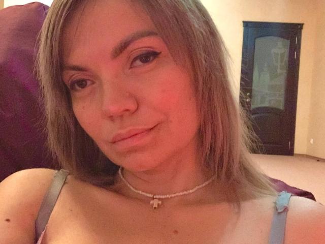 ElizavetaCream - Live porn &amp; sex cam - 27997370