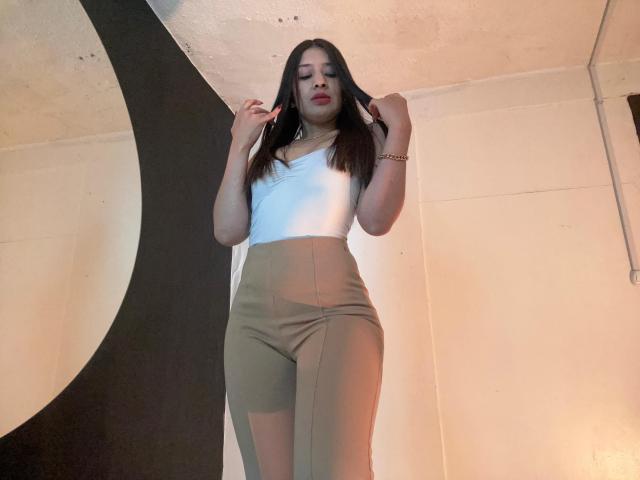 EmmaLombardi - Live sex cam - 28004396