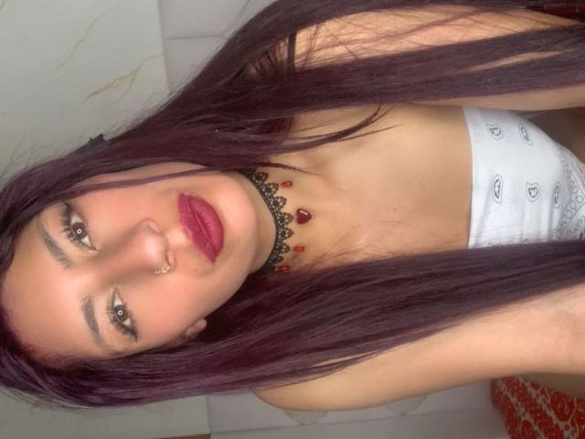 AlisonCold - Live sex cam - 28018442