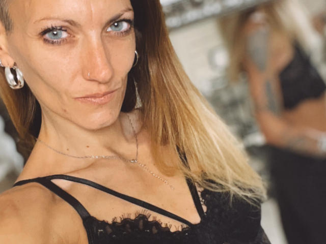 DaneeSoHot - Live sex cam - 28021061