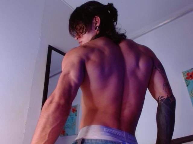 AlexBernal - Sexe cam en vivo - 28021460