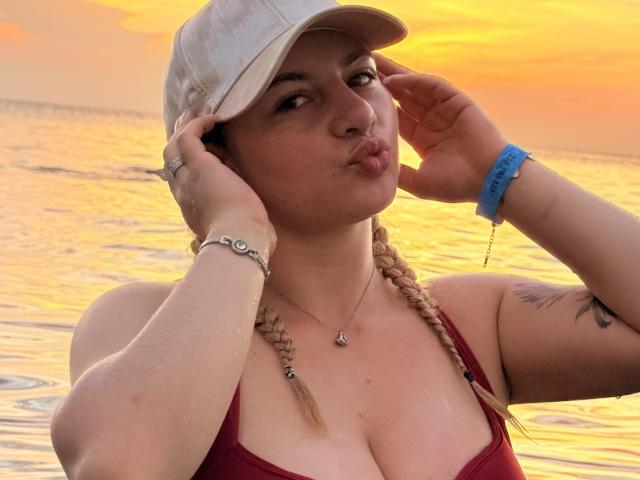 AtheneaRossi - Live sex cam - 28024826