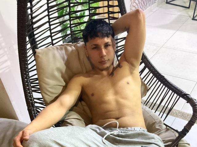 AaronFonseca - Live sex cam - 28029455