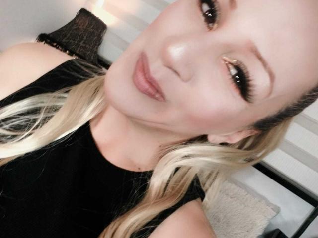 SammyDesire - Live Sex Cam - 28050338