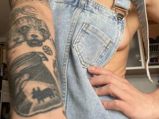 HotCaramelsDuo - Live Sex Cam - 28059833