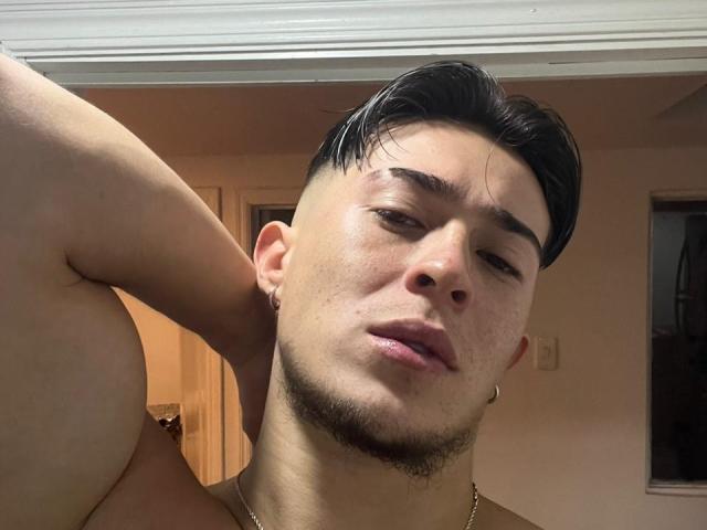 LuccaGrey - Live sex cam - 28061615