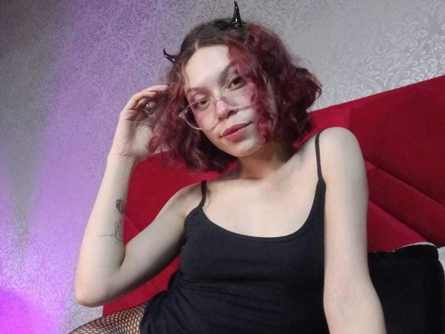 SophieBlake - Live Sex Cam - 28077728