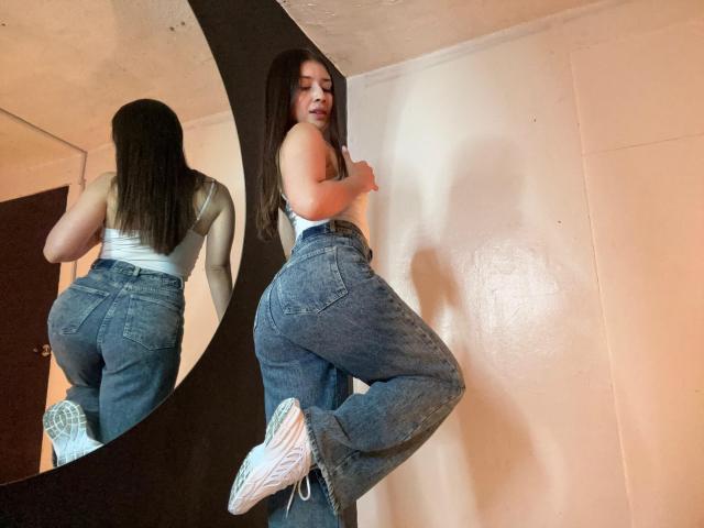 EmmaLombardi - Live sex cam - 28082003