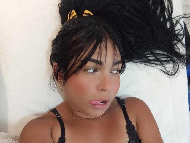 AliceSmity - Live Sex Cam - 28083176