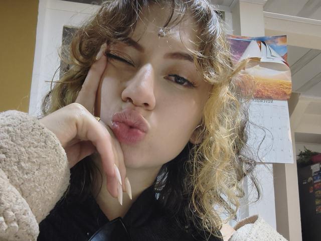 ElizaCanterville - Élő pornó és szexkamera - 28092200