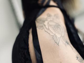 DaneeSoHot - Live Sex Cam - 28095167