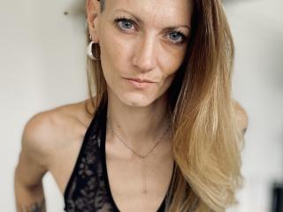 DaneeSoHot - Live Sex Cam - 28095179