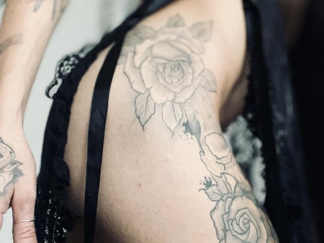 DaneeSoHot - Live sex cam - 28095185
