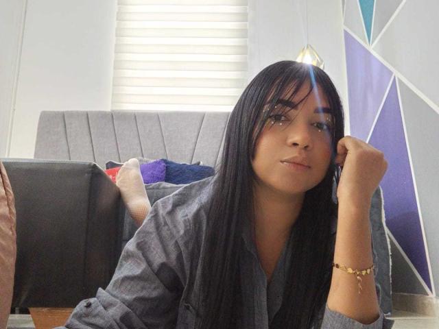 AliceSmity - Live Sex Cam - 28102316