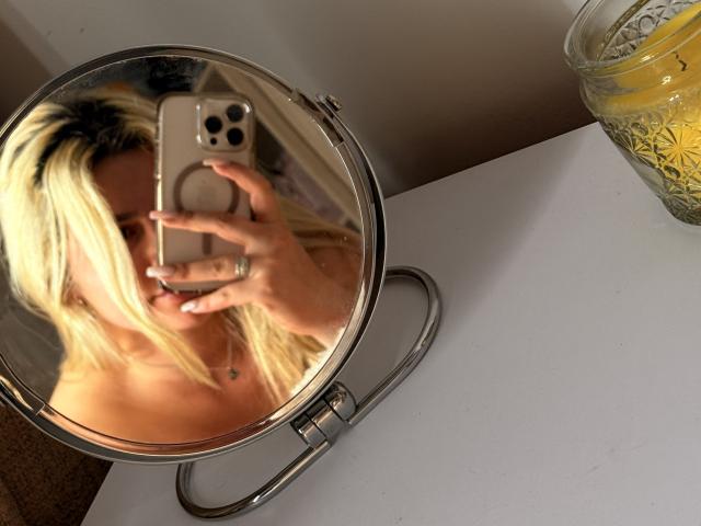 AtheneaRossi - Live Sex Cam - 28108118