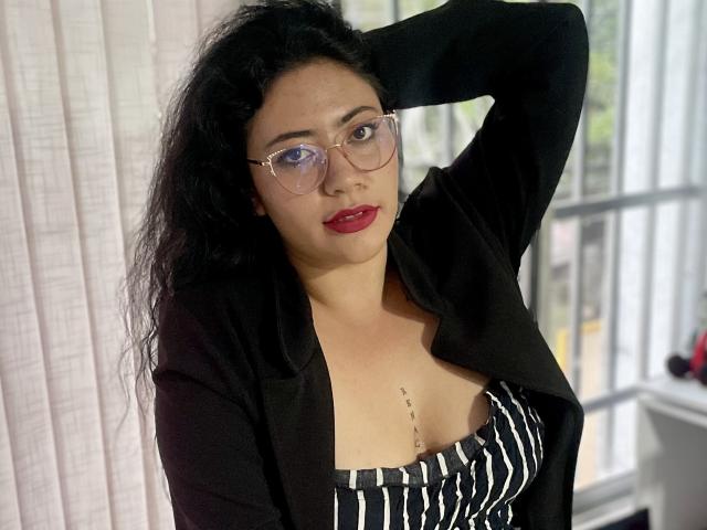 ErikaFox - Live sex cam - 28111802