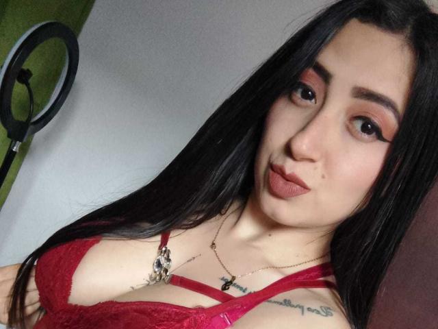 JuliethCruz - Live Sex Cam - 28121813