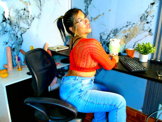 AlixLow - Live sexe cam - 28135598