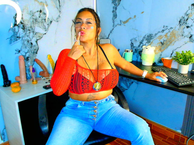 AlixLow - Live porn &amp; sex cam - 28135601