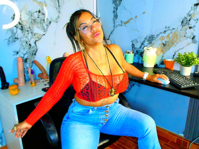 AlixLow - Live porn &amp; sex cam - 28135604