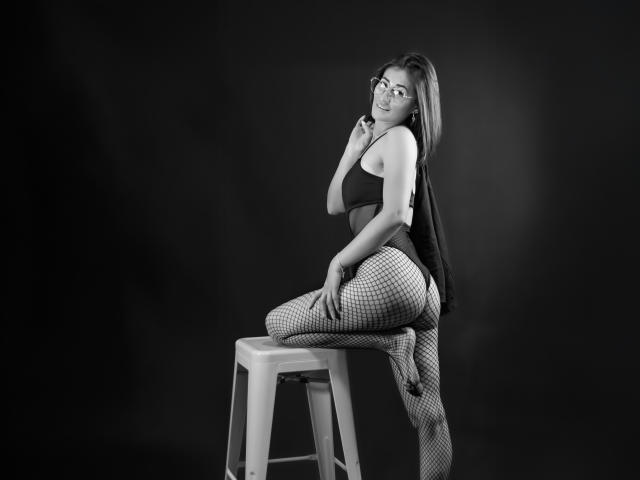 SharissWillian - Live sex cam - 28136972