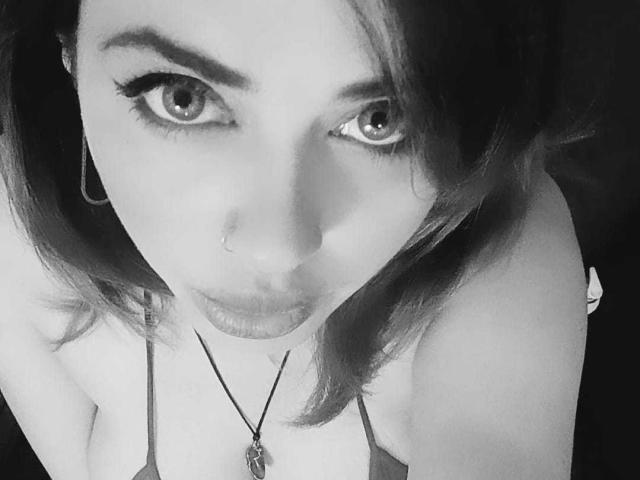 PaulettWatsoon - Live sex cam - 28140815