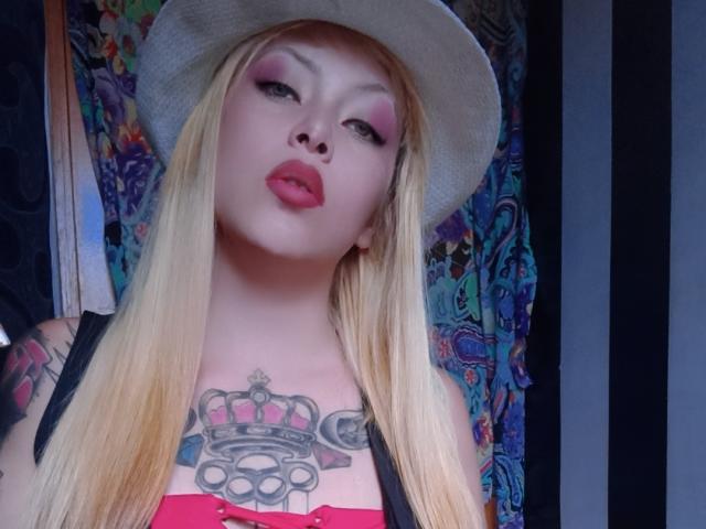 ChelseaMalory - Live Sex Cam - 28146074