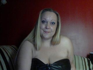 JolieRondeBlonde - Web cam sexy with a Hot lady with immense hooters 