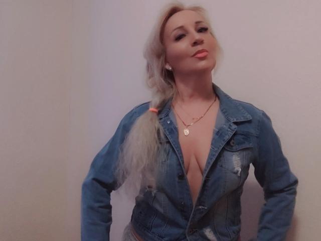 AliceHottie69 - Live sex cam - 28174304