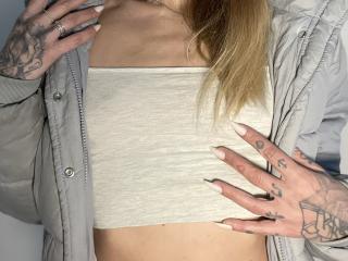 DaneeSoHot - Live Sex Cam - 28176188