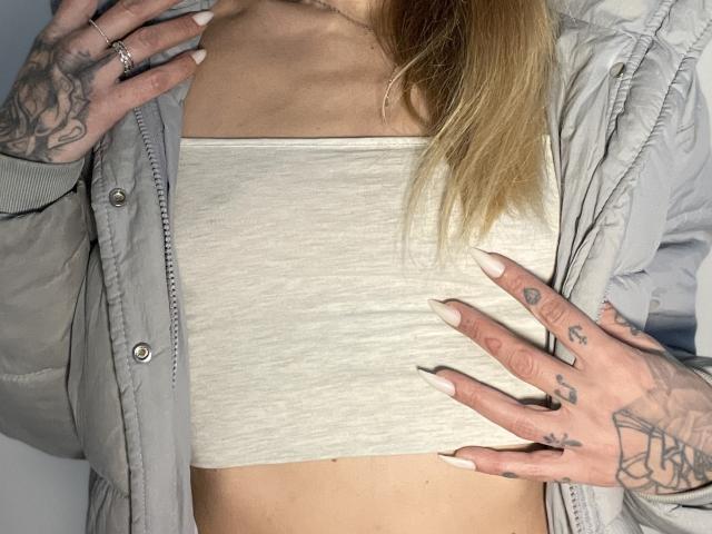 DaneeSoHot - Live sex cam - 28176188