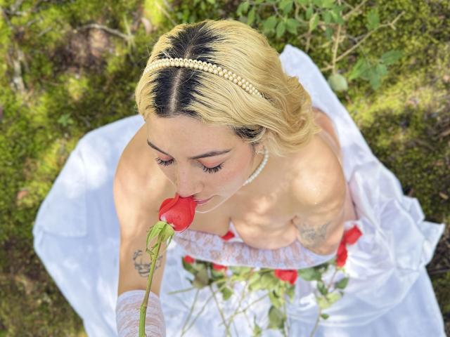 AtheneaRossi - Live sex cam - 28177358