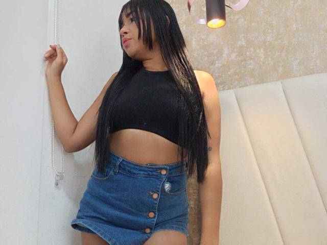 AliceSmity - Live Sex Cam - 28185011