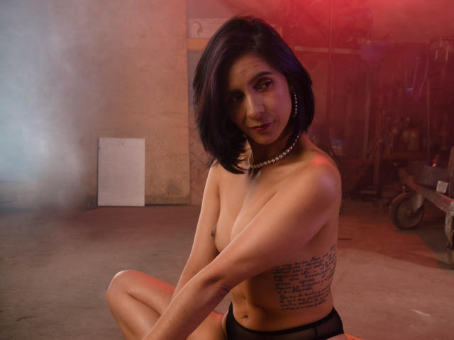 MiaAmoree - Live Sex Cam - 28195238